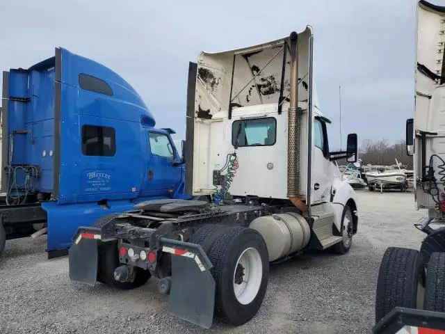 2013 Kenworth Construction T680