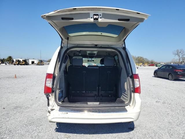 2013 Chrysler Town & Country Touring