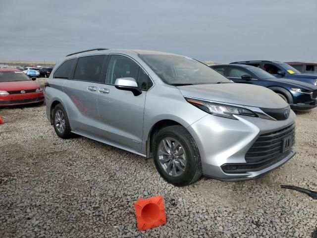 2021 Toyota Sienna LE