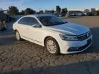 2016 Volkswagen Passat SE