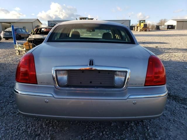 2005 Lincoln Town Car Signature Limited