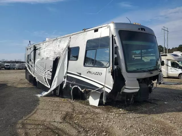 2013 Palomino 2013 Freightliner Chassis XC