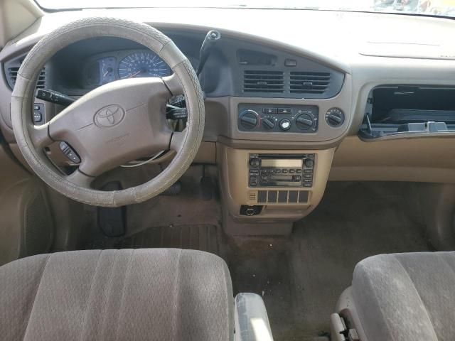 2001 Toyota Sienna CE