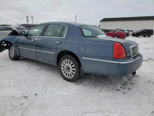 2005 Lincoln Town Car Signature Limited