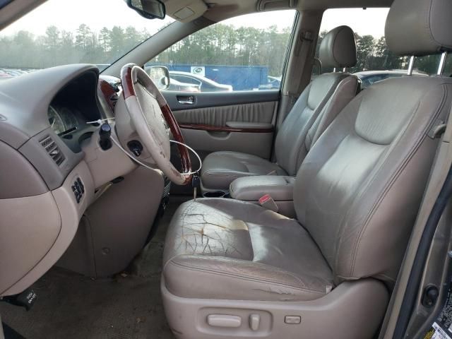 2005 Toyota Sienna XLE