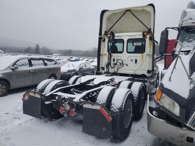 2019 Freightliner Cascadia 126