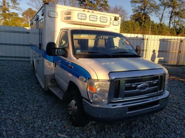 2019 Ford Econoline E450 Super Duty Cutaway Van