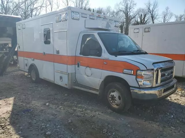 2017 Ford Econoline E450 Super Duty Cutaway Van