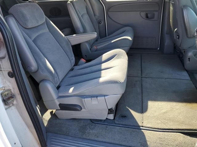 2005 Chrysler Town & Country LX