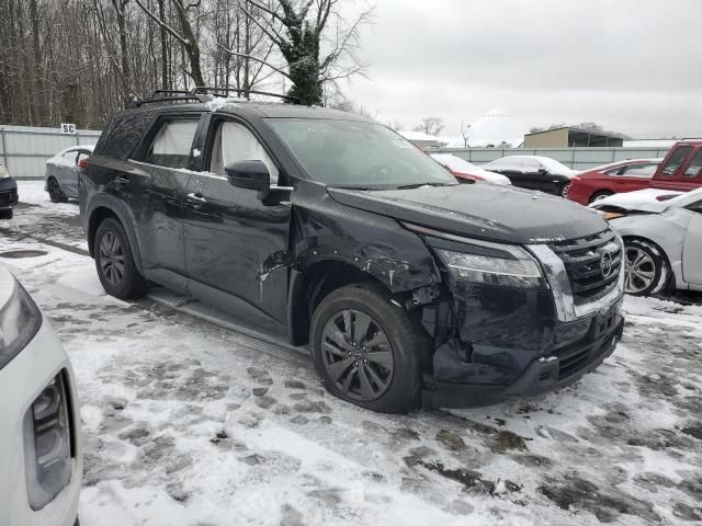 2022 Nissan Pathfinder SV