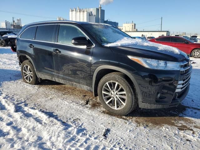 2017 Toyota Highlander SE