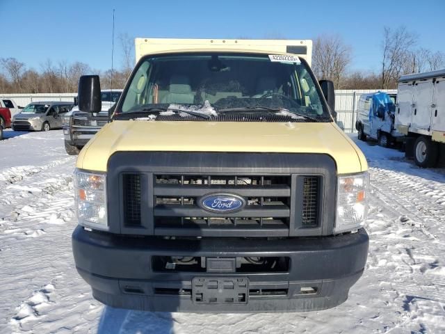 2021 Ford Econoline E450 Super Duty Cutaway Van