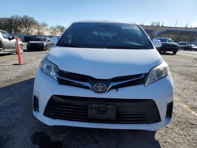 2018 Toyota Sienna LE