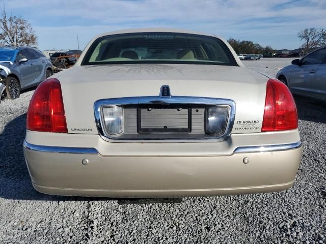 2005 Lincoln Town Car Signature