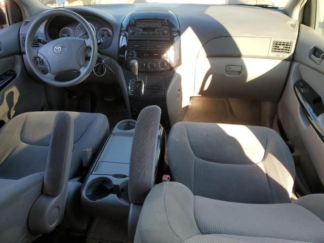 2004 Toyota Sienna CE