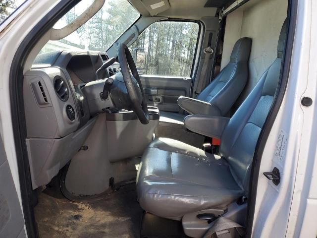 2014 Ford Econoline E350 Super Duty Cutaway Van