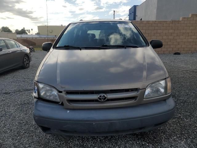 1999 Toyota Sienna LE