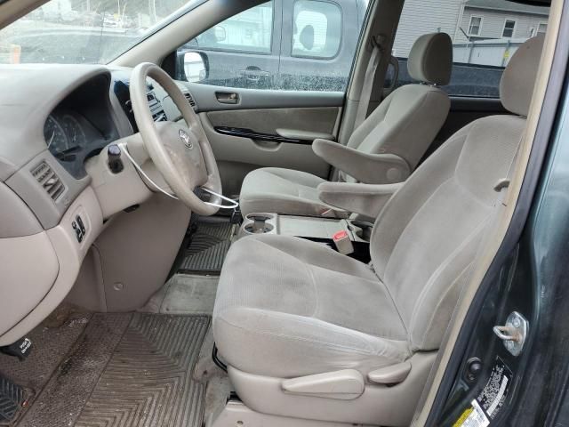 2005 Toyota Sienna CE