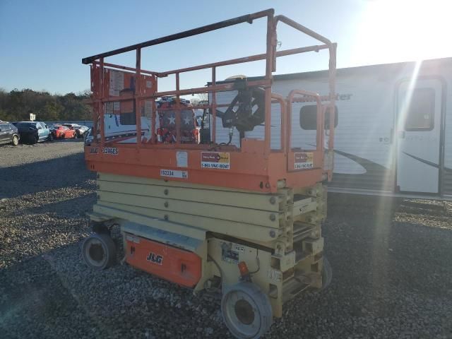 2017 JLG 800AJ