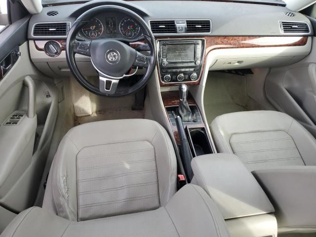 2012 Volkswagen Passat SEL