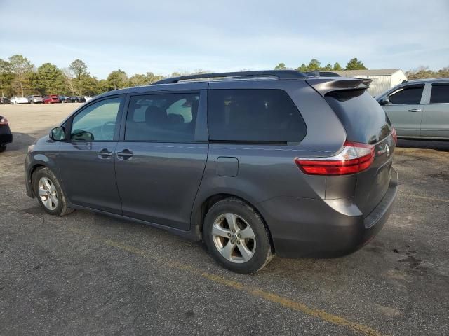 2018 Toyota Sienna LE