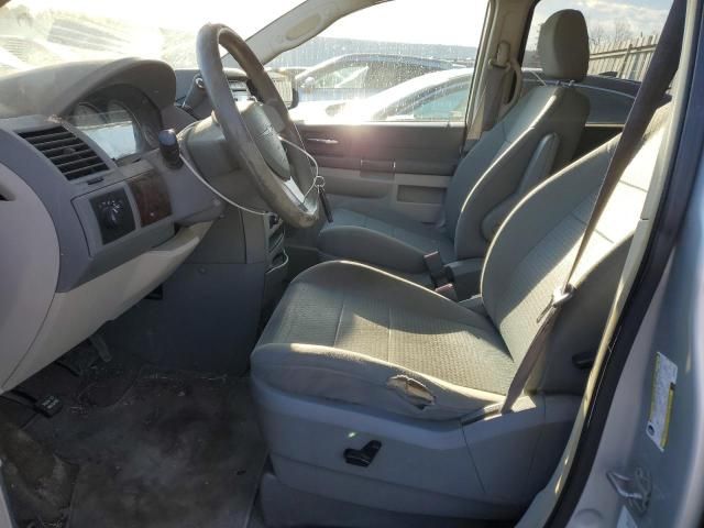 2010 Chrysler Town & Country LX