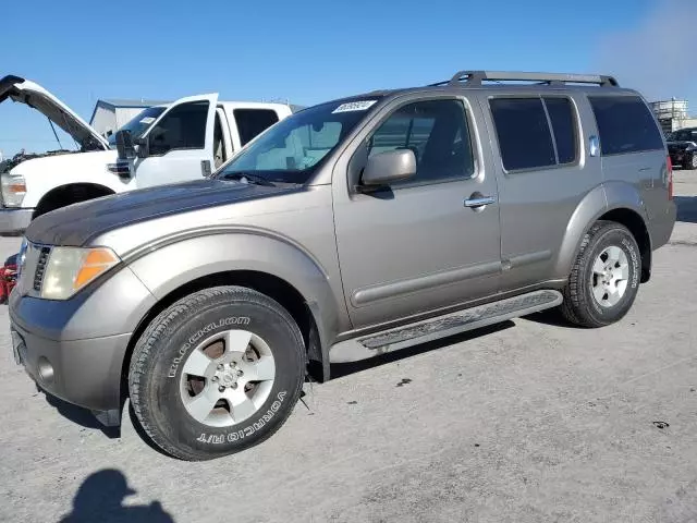 2005 Nissan Pathfinder LE