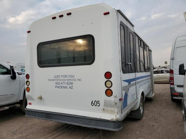 2010 Ford Econoline E350 Super Duty Cutaway Van