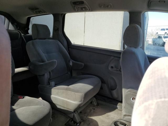 2005 Toyota Sienna CE