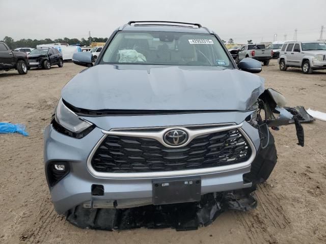 2024 Toyota Highlander LE