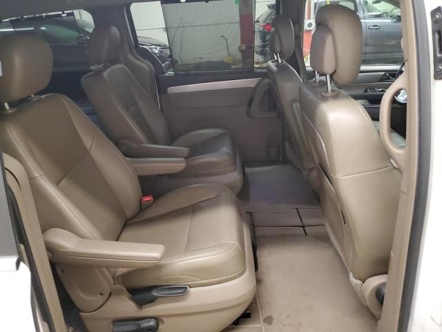 2012 Volkswagen Routan SE