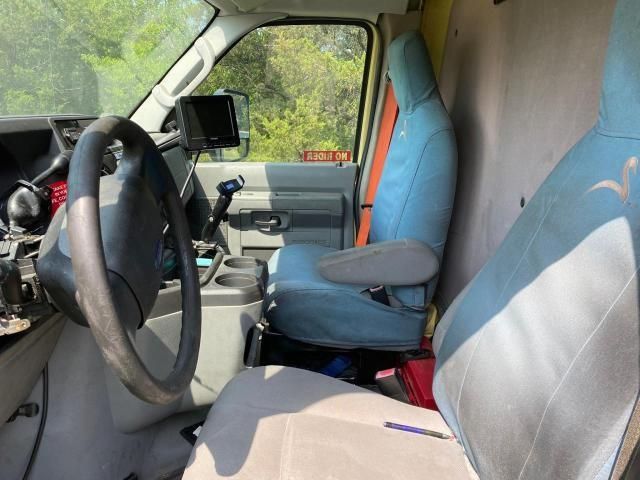 2011 Ford Econoline E450 Super Duty Cutaway Van