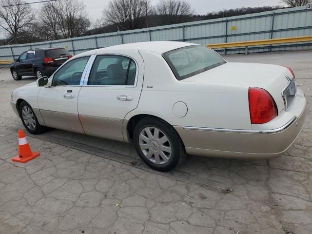 2005 Lincoln Town Car Signature Limited