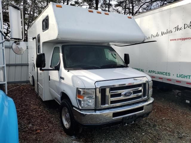 2017 Ford Econoline E350 Super Duty Cutaway Van