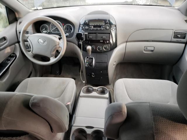 2005 Toyota Sienna LE