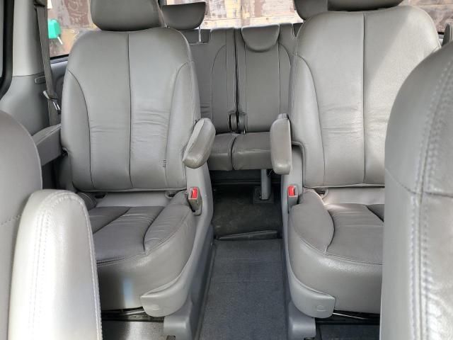 2011 KIA Sedona EX