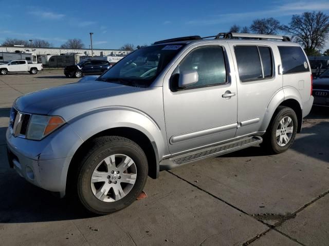 2005 Nissan Pathfinder LE