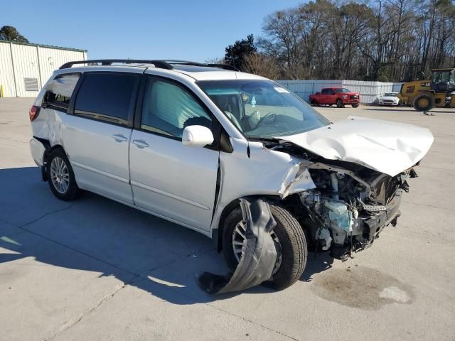 2010 Toyota Sienna XLE