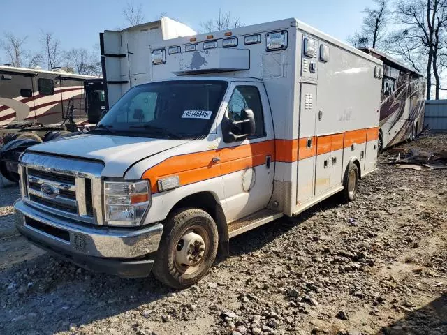 2017 Ford Econoline E450 Super Duty Cutaway Van