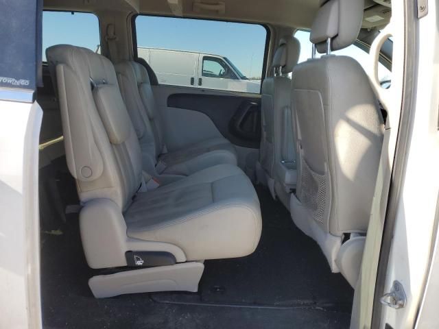 2012 Chrysler Town & Country Touring L