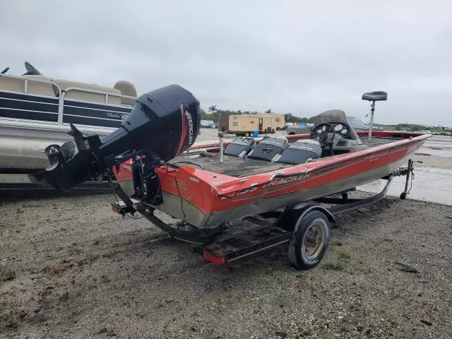 2004 White 2005 Bass Boat