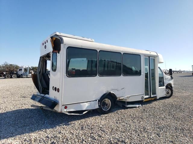 2021 Ford Econoline E450 Super Duty Cutaway Van