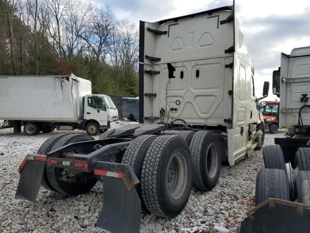 2019 Freightliner Cascadia 126