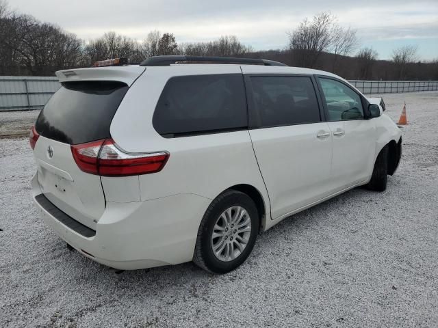 2017 Toyota Sienna XLE