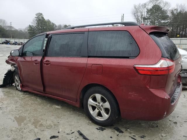 2018 Toyota Sienna LE