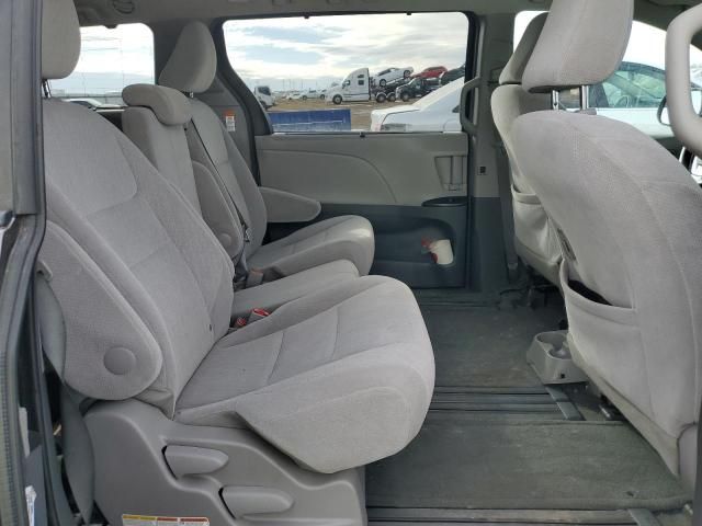 2016 Toyota Sienna LE