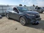 2022 Toyota Highlander Hybrid Platinum