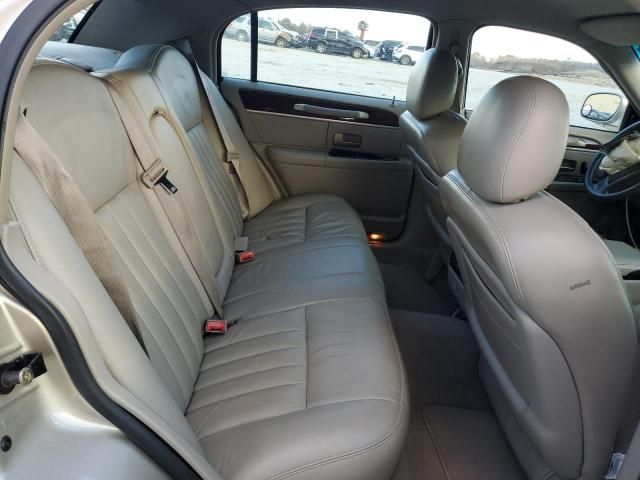 2004 Lincoln Town Car Executive