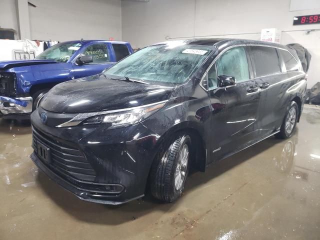 2021 Toyota Sienna LE