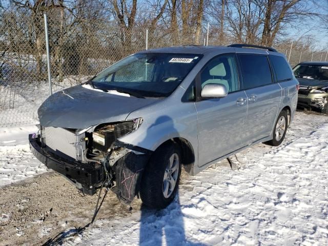 2019 Toyota Sienna LE